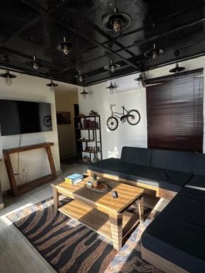 Cafe Theme 2 Bedroom Apartment , Family Friendly